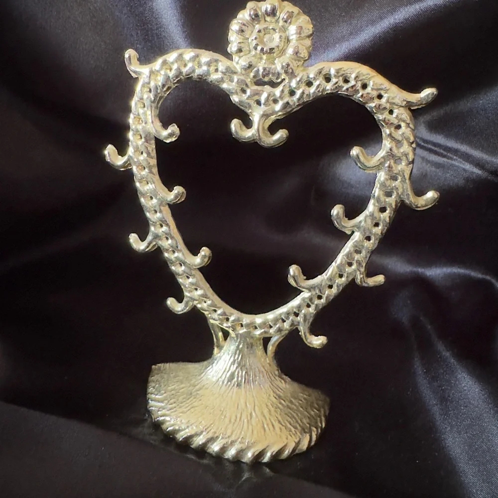 Vintage Gold Heart-Shaped Jewelry Stand - Picture 5 of 5